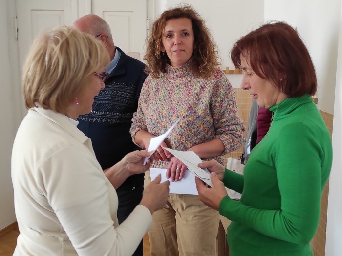 29  Předávání společného dárku