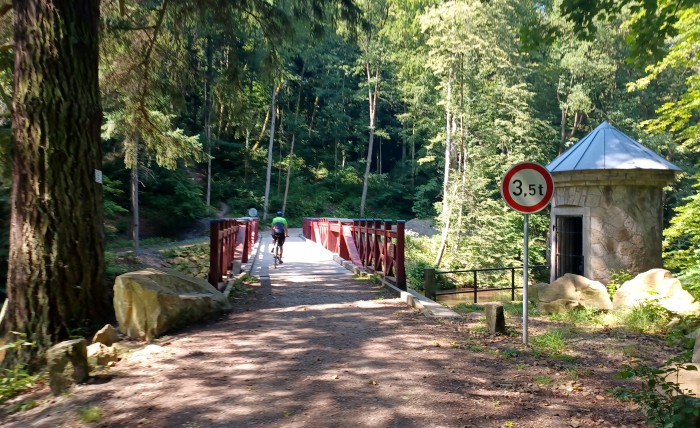 30  Červený most
