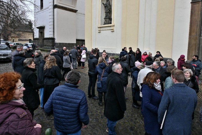 30  Před katedrálou