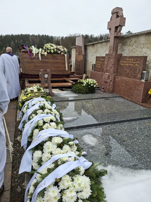 30  U hrobky řeholníků