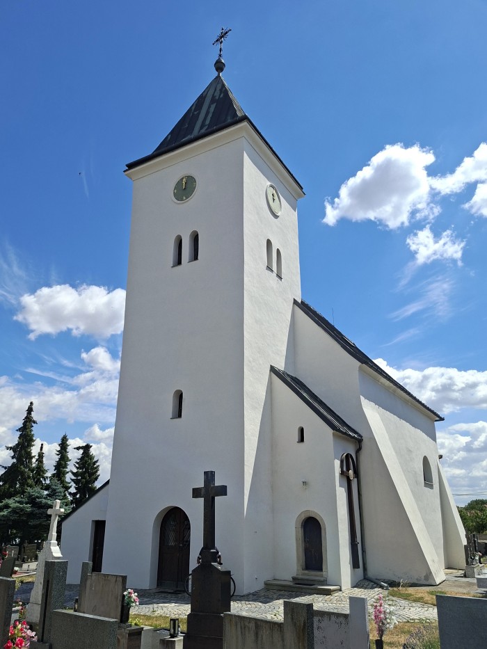 30  Žatčany - kostel Nejsvětější Trojice