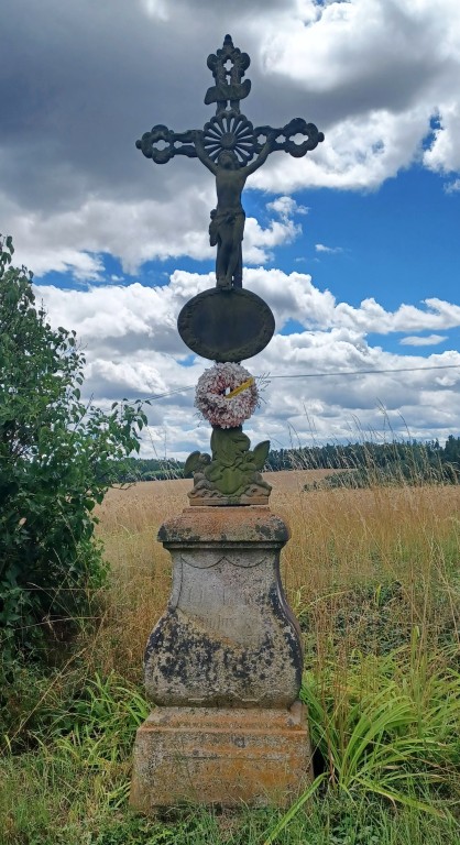 33  Kříž
