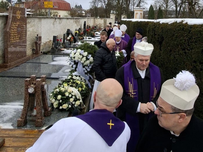 33  Příchod ke hrobu