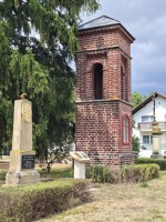 33  Osičky - pomník a zvonice