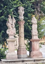 33  Sousoší Panny Marie, sv. Floriána a Antonína