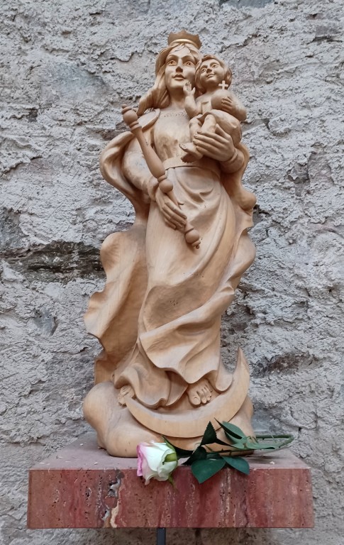 34  Socha Panny Marie