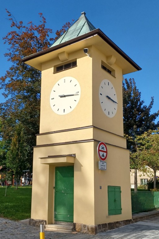 34  Věž u školy