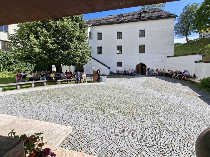 33  Pohled z presbytáře