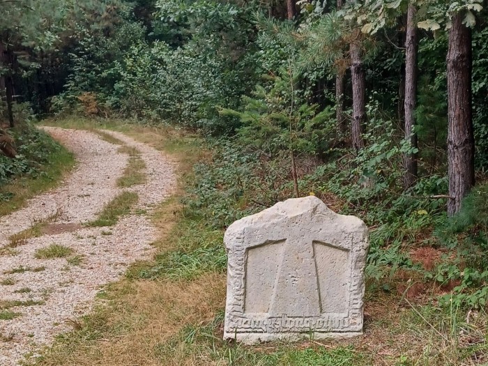 36  Smírčí kříž u cesty