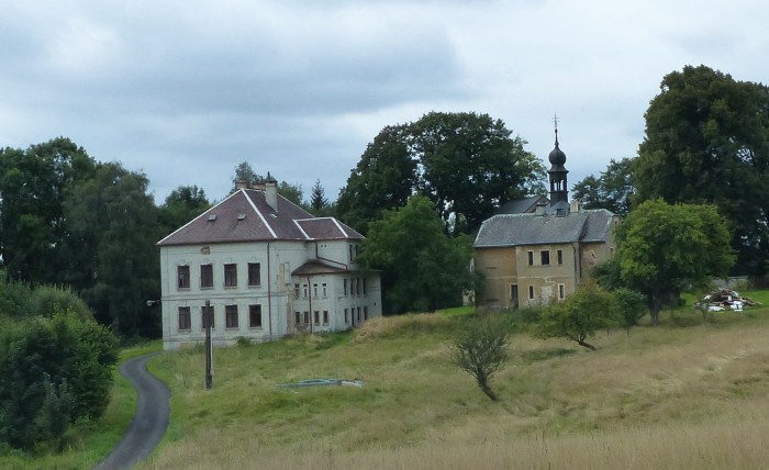 36  Cestou ke škole a kostelu