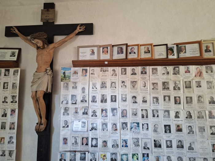 37  Připomínky zesnulých