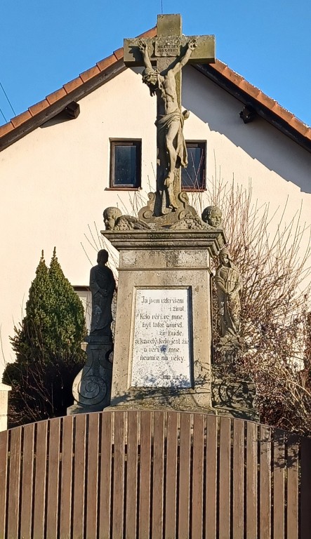 39  Kříž v obci Újezd