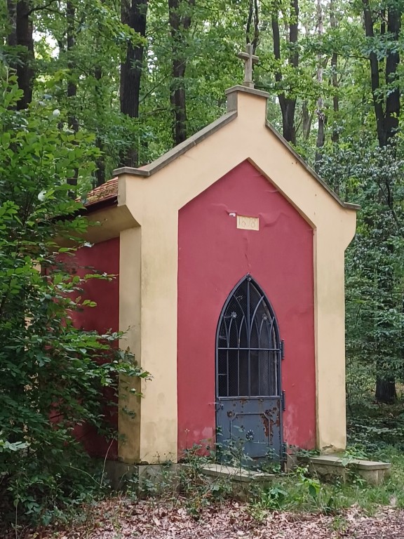 39  Kaplička nedaleko Hrádku