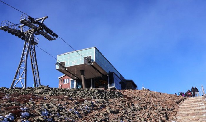 40  Pod stanicí lanovky