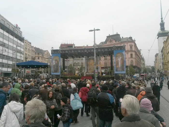 40  Před slavnostní bohoslužbou