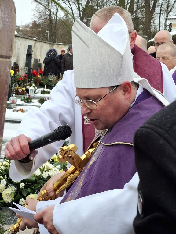 41  Obřad s křížem
