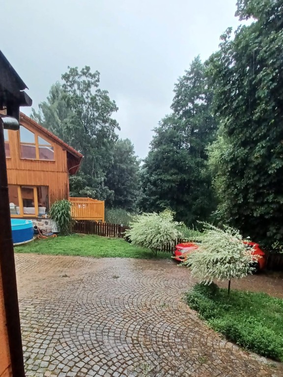 48  Podvečerní deštík