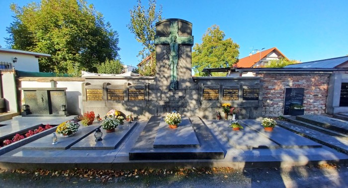 50  Kanovnická hrobka