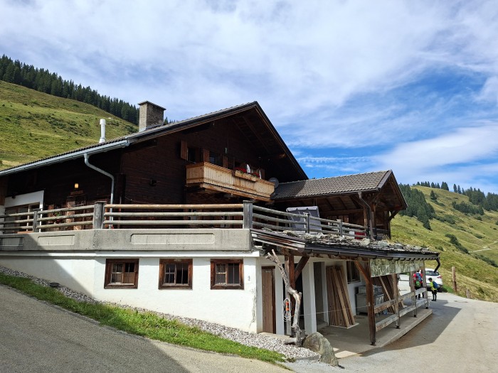 51  Prodejna sýrů - restaurace