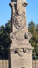 51  Detail - znak opatství