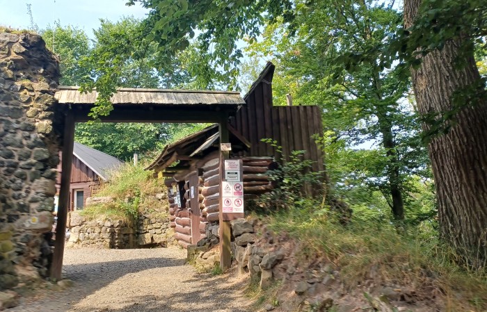 62  Brána