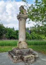 66  Habřina - pomník nad obcí