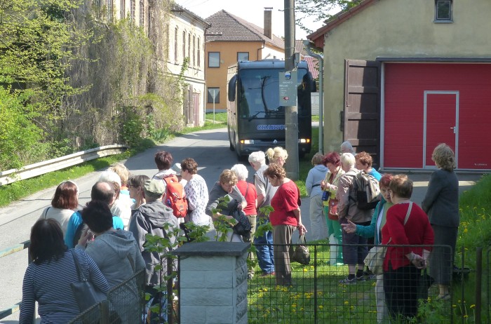 74  Čekání na autobus