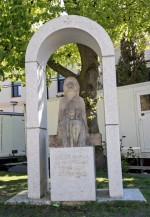 80  Památník sv. Vojtěcha u fary
