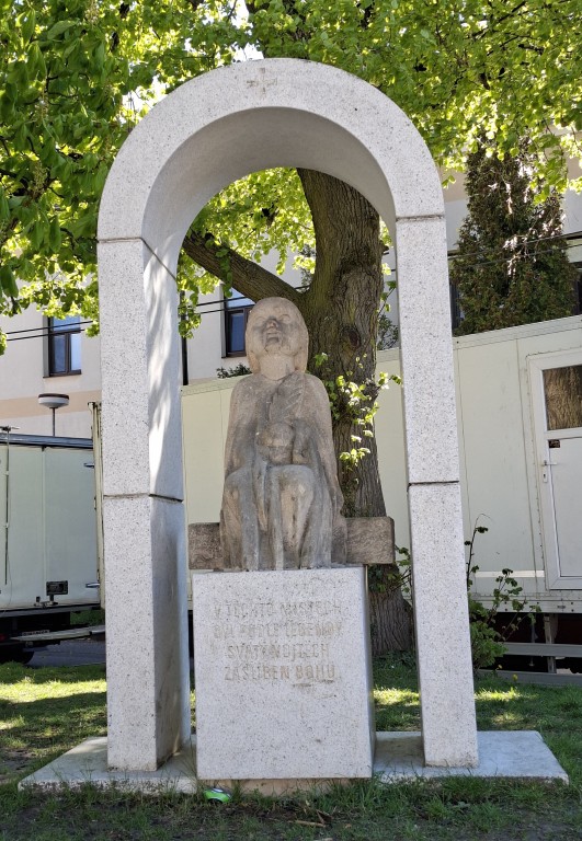 80  Památník sv. Vojtěcha u fary