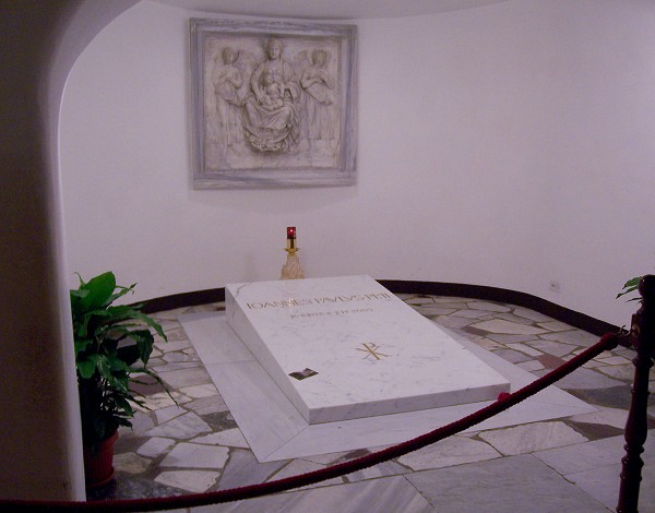 03  Hrob papee Jana Pavla II. (F)