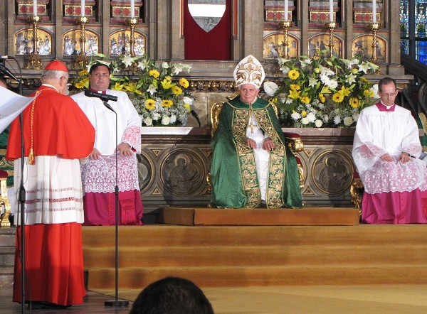 2009 23 Benedikt XVI. v Praze