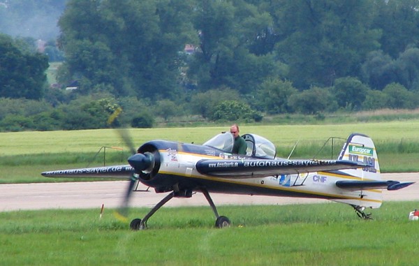 051  Pilot Uli Dembovski  