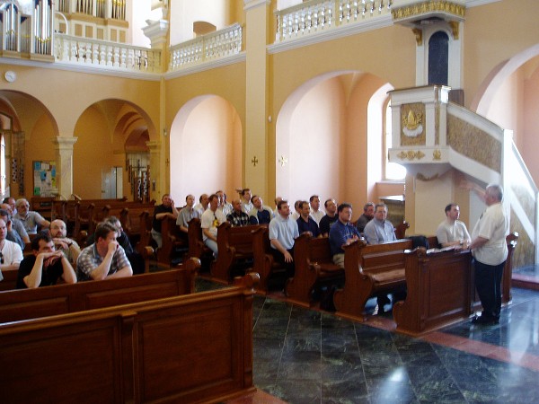 44  V katedrále 