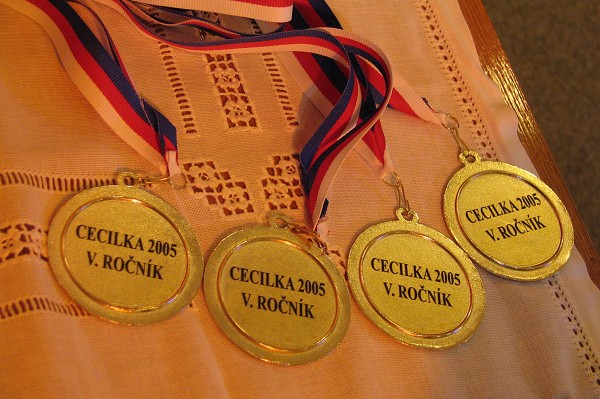 33  Medaile  