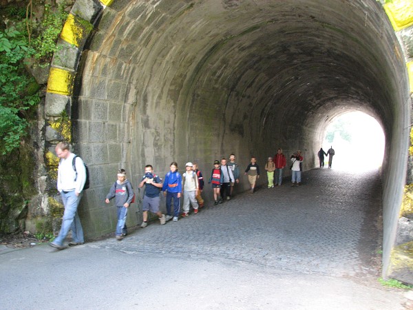 53  V tunelu