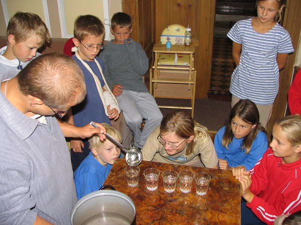 28  Kontrola hladiny  