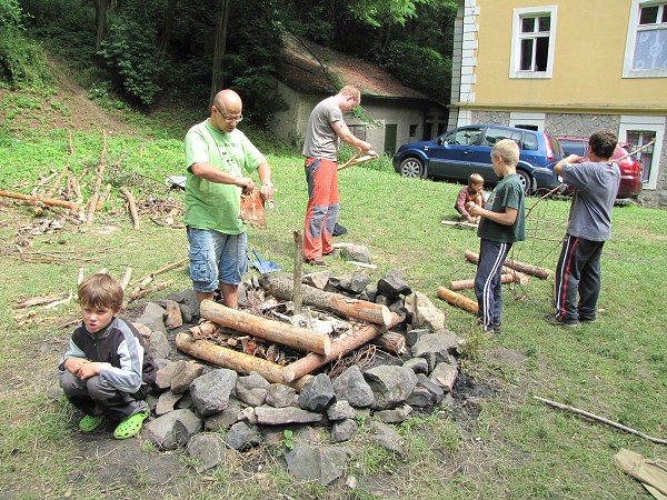 09  Příprava ohniště