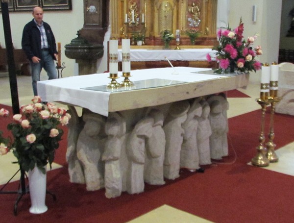 24  Oltář