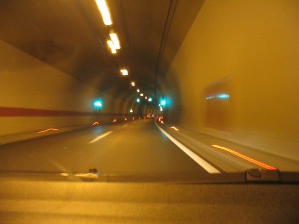 04  Prjezd tunelem 