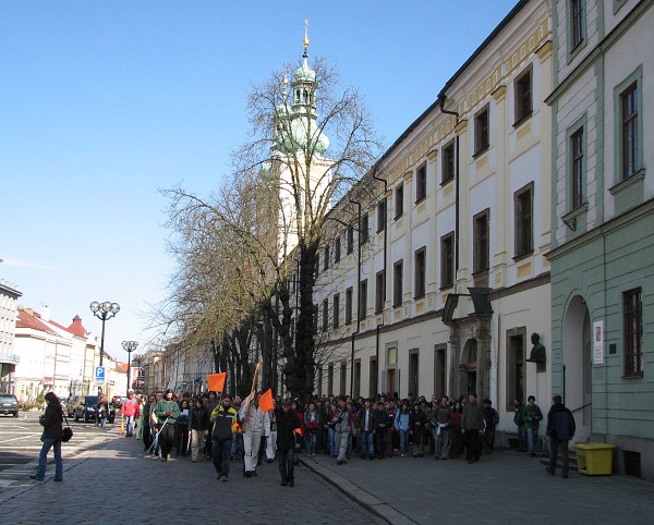 53  Kov cesta