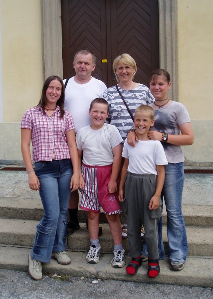 58  Majka s rodinou (- 2 ) 