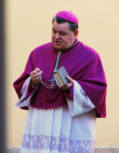 05  Biskup Dominik 