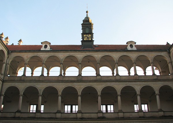 10  Nádvoří