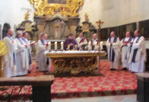 13  Při bohoslužbě oběti