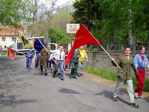 30  Červená i Modrá