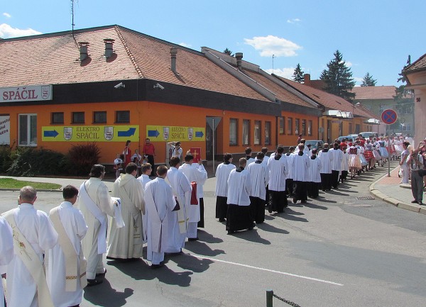 06  Průvod   