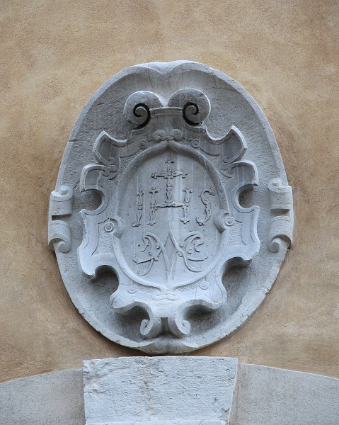 079  Znak nad dveřmi