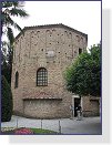 016  Baptisterium u baziliky