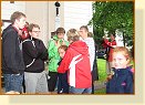 11  Před kostelem
