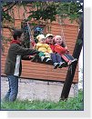 46  Zpěvačky na houpačce